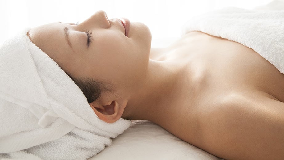 奇麗な肌の女性の写真